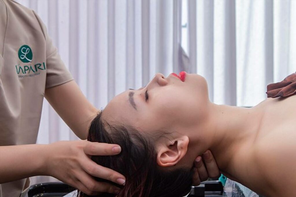 Ủ tóc và massage