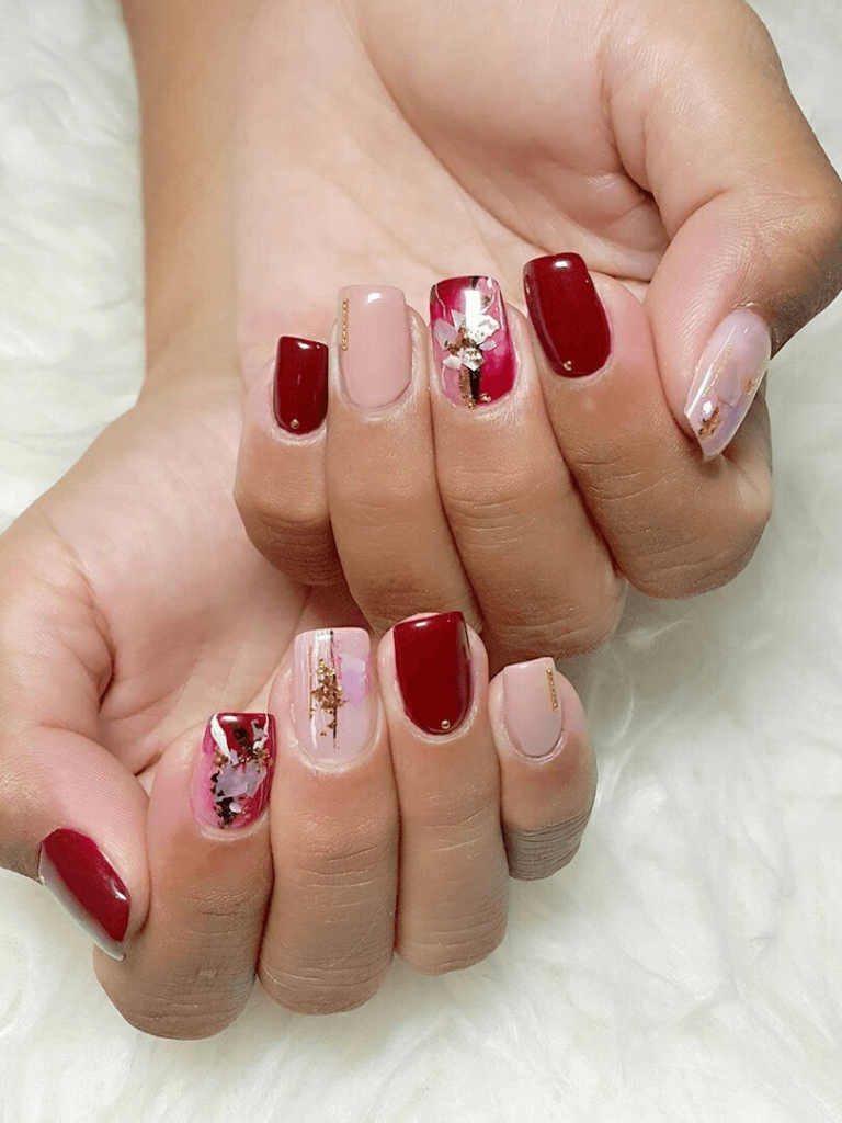 Mẫu nail tết tone màu đỏ