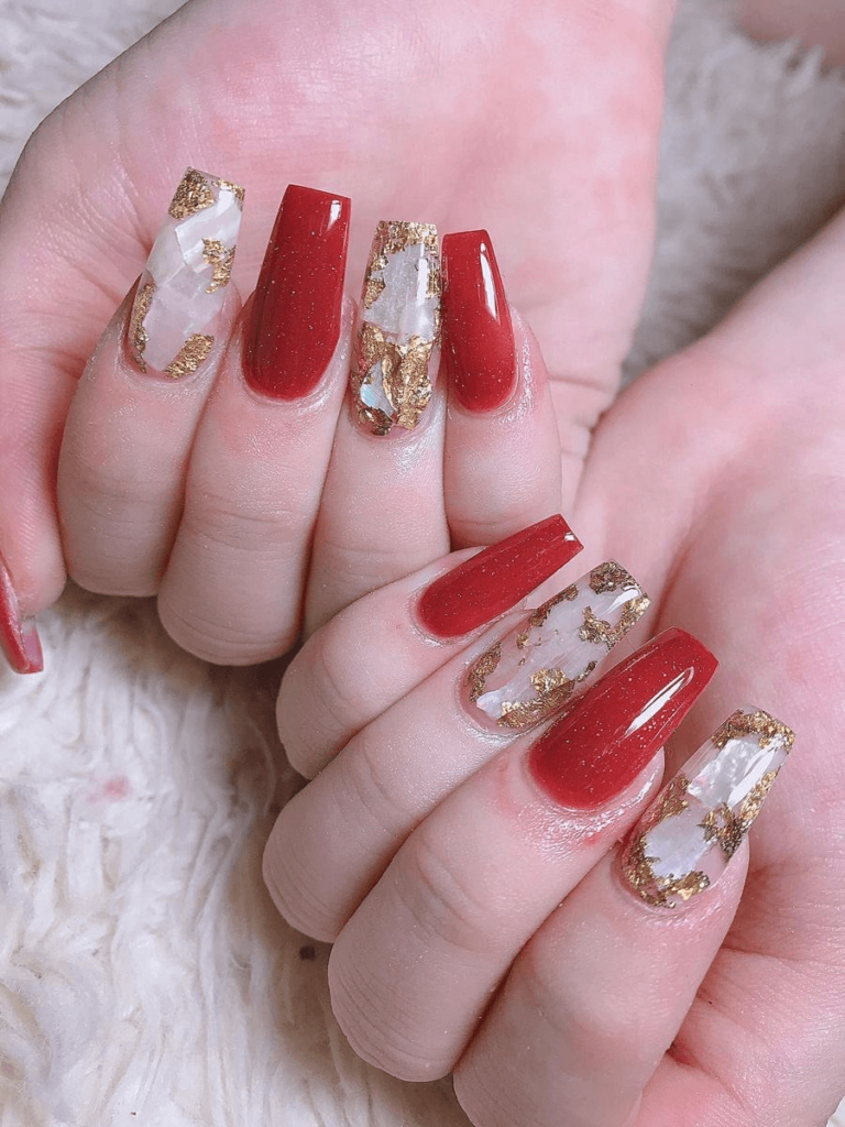 Mẫu nail tết tone màu đỏ