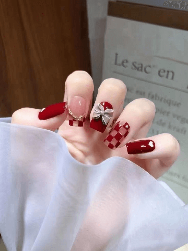 Mẫu nail tết tone màu đỏ