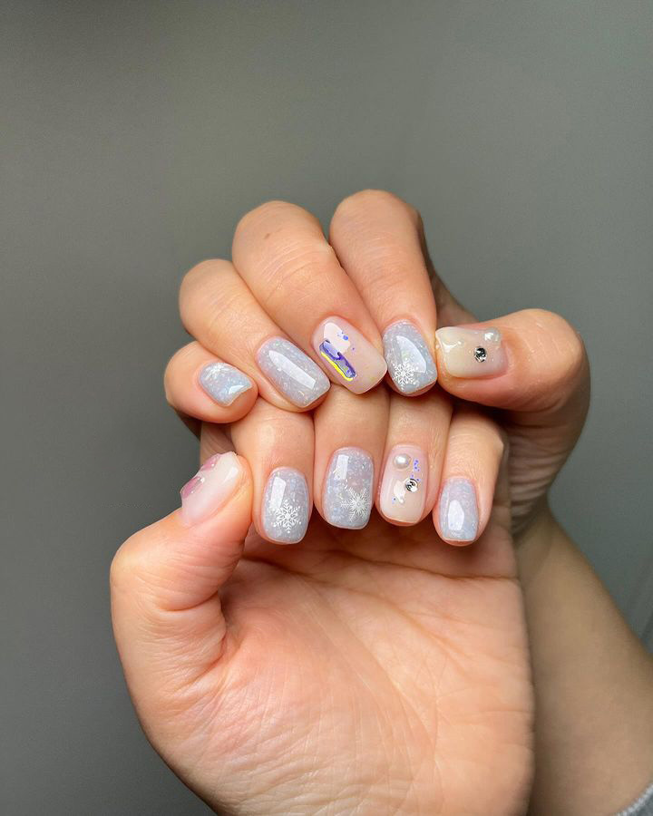 Mẫu nail tết đính đá cực đẹp cho chị em