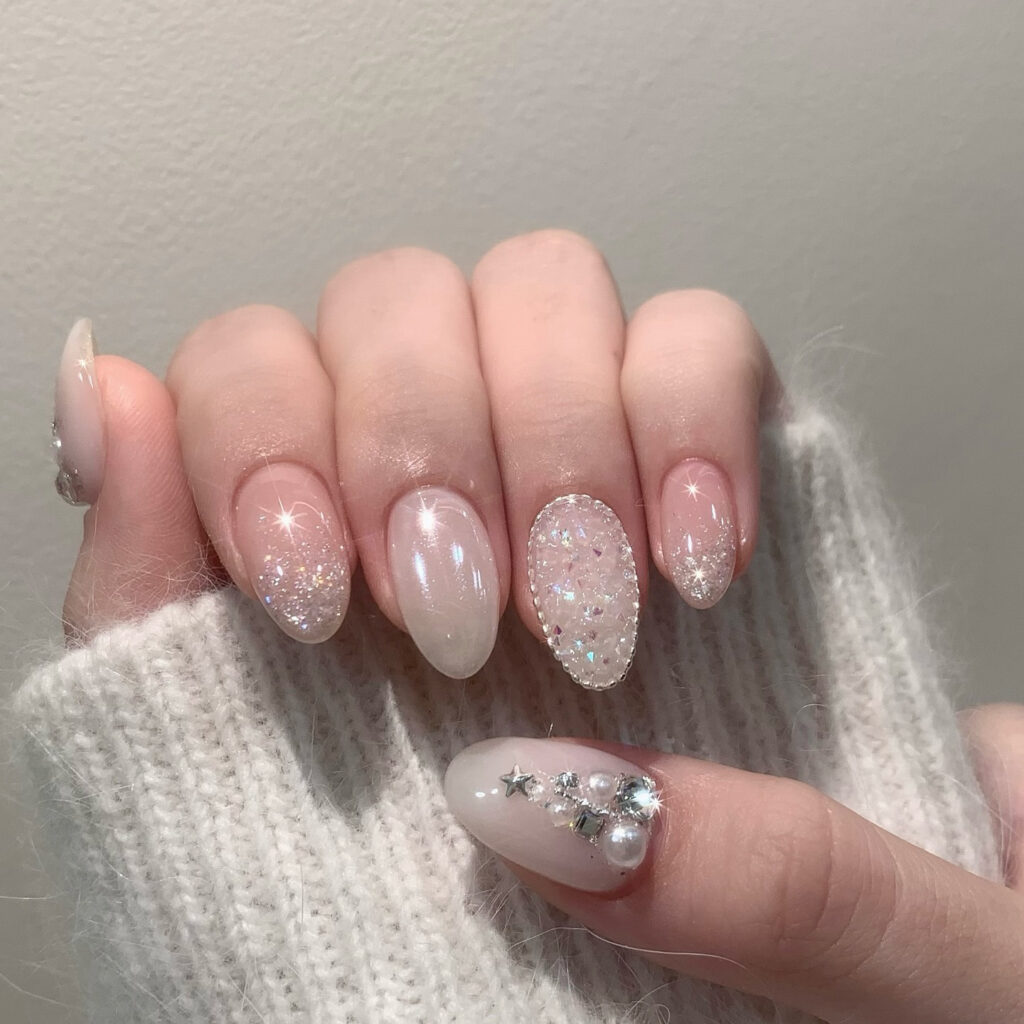 Mẫu nail tết đính đá cực đẹp cho chị em