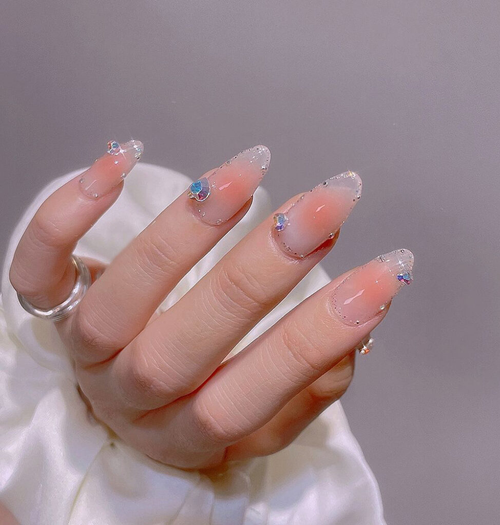 Mẫu nail tết kim tuyến lung linh