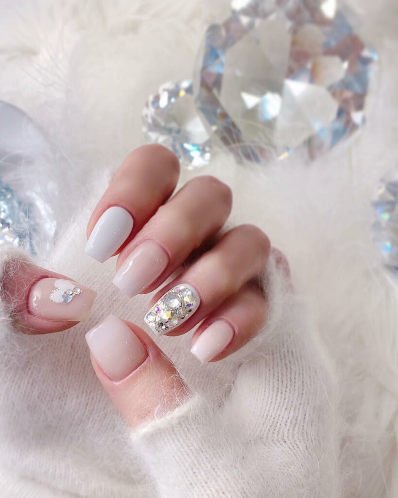 Mẫu nail tết kim tuyến lung linh