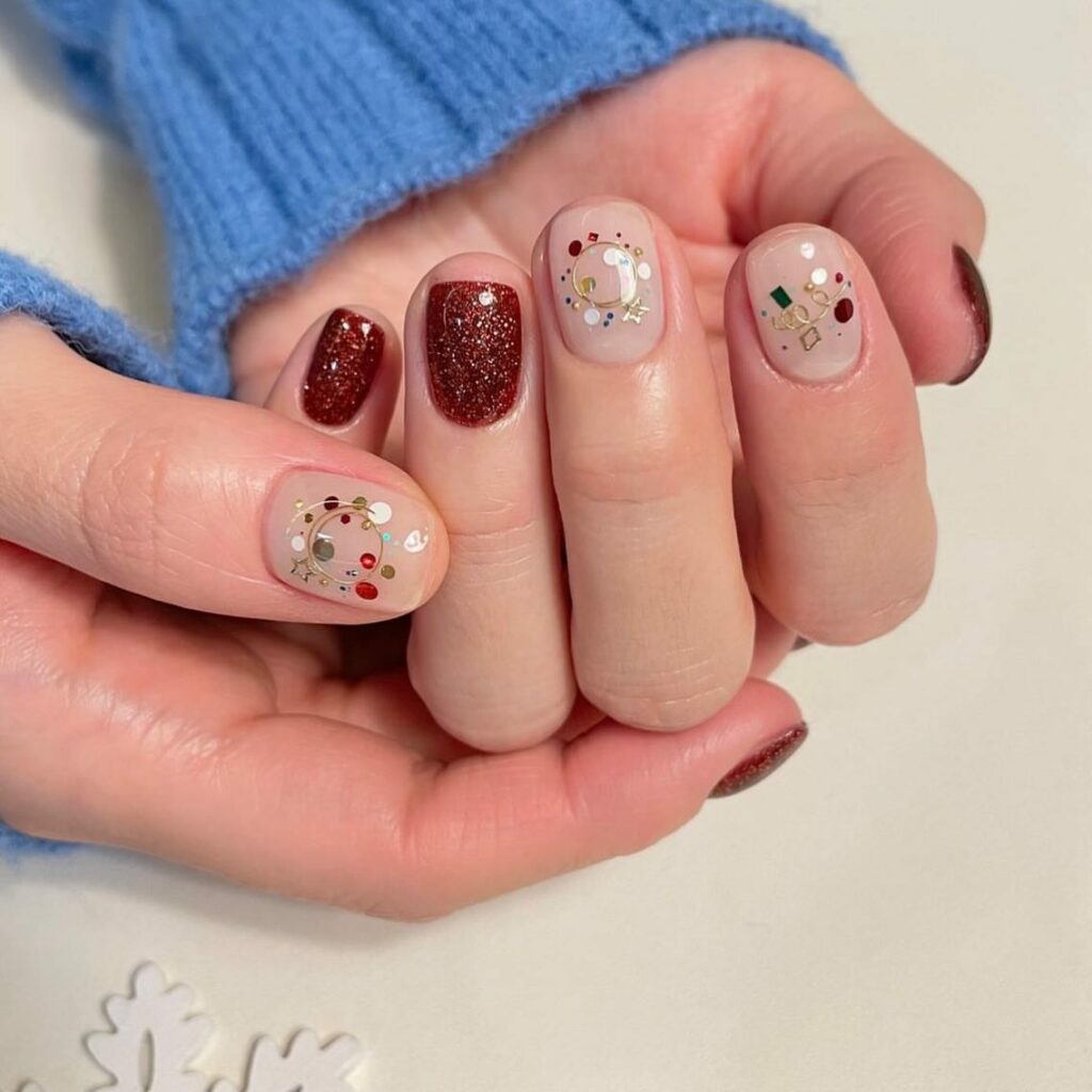 Mẫu nail tết với tone màu đỏ rực rỡ