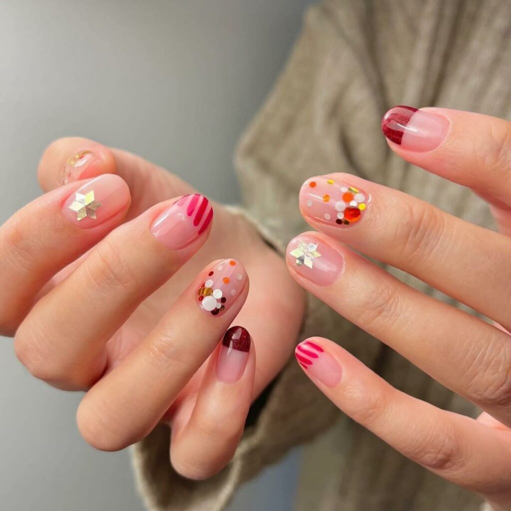 Mẫu nail tết với tone màu đỏ rực rỡ