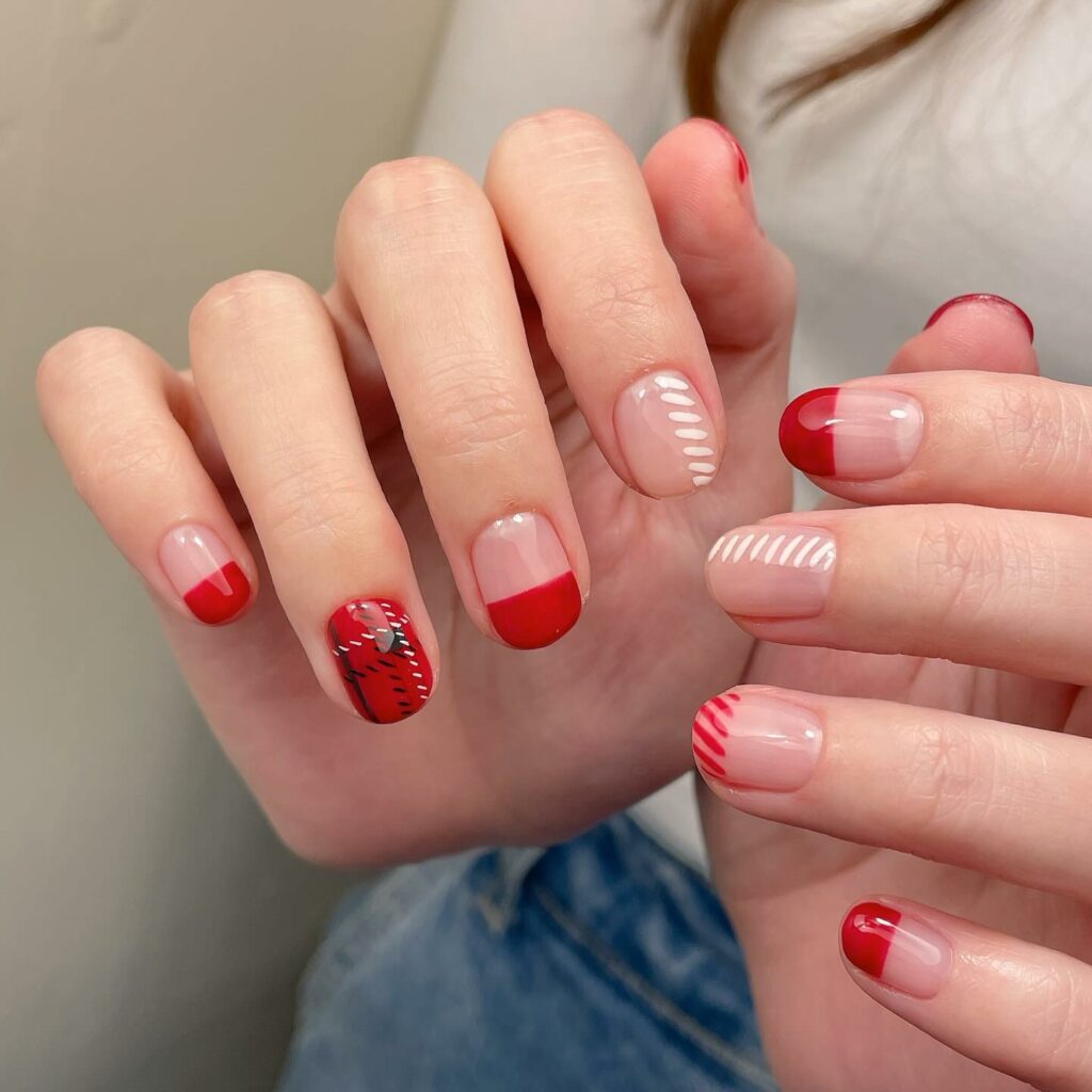 Mẫu nail tết với tone màu đỏ rực rỡ