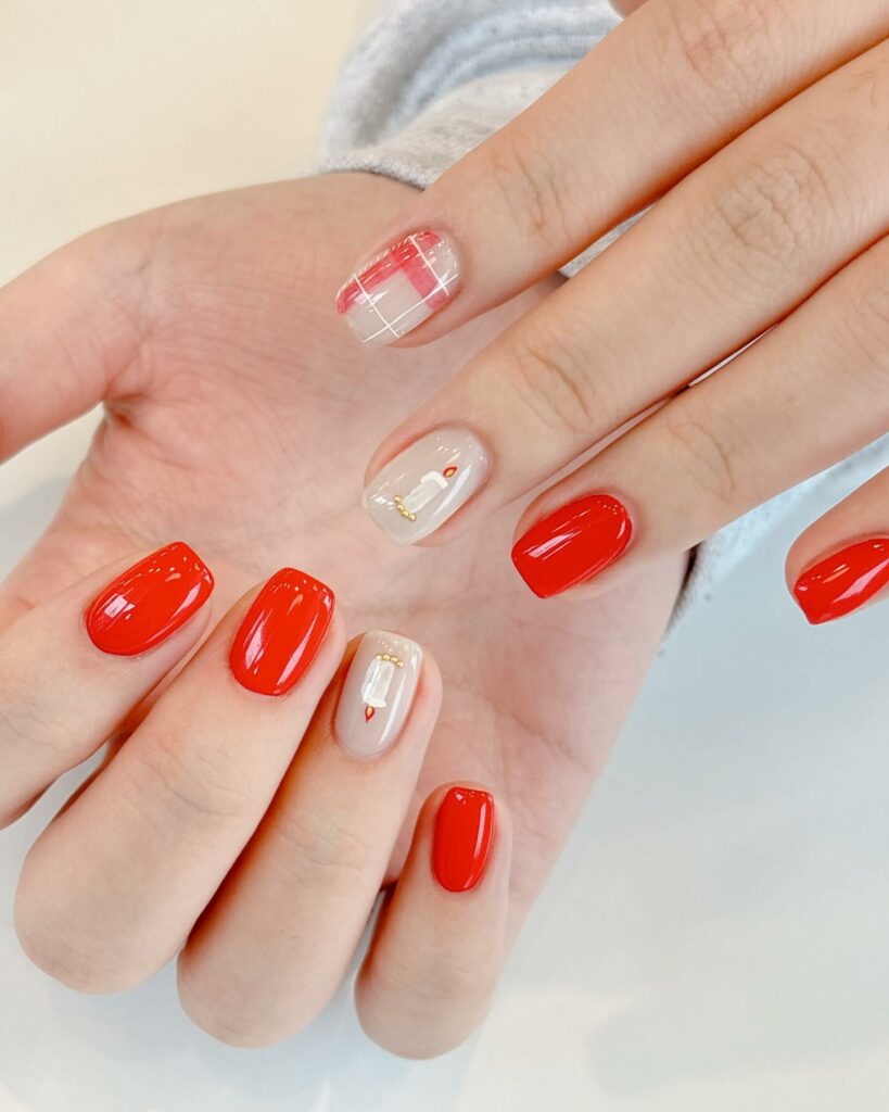 Mẫu nail tết với tone màu đỏ rực rỡ