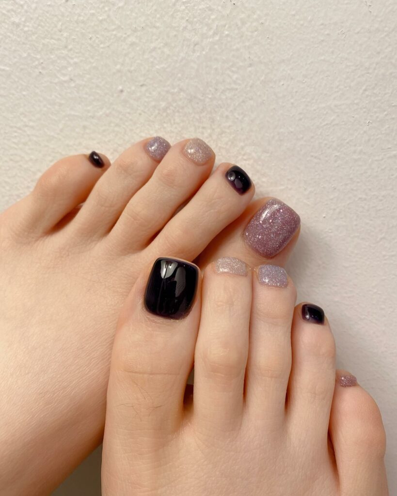 Mẫu nail tết với tone màu đỏ rực rỡ