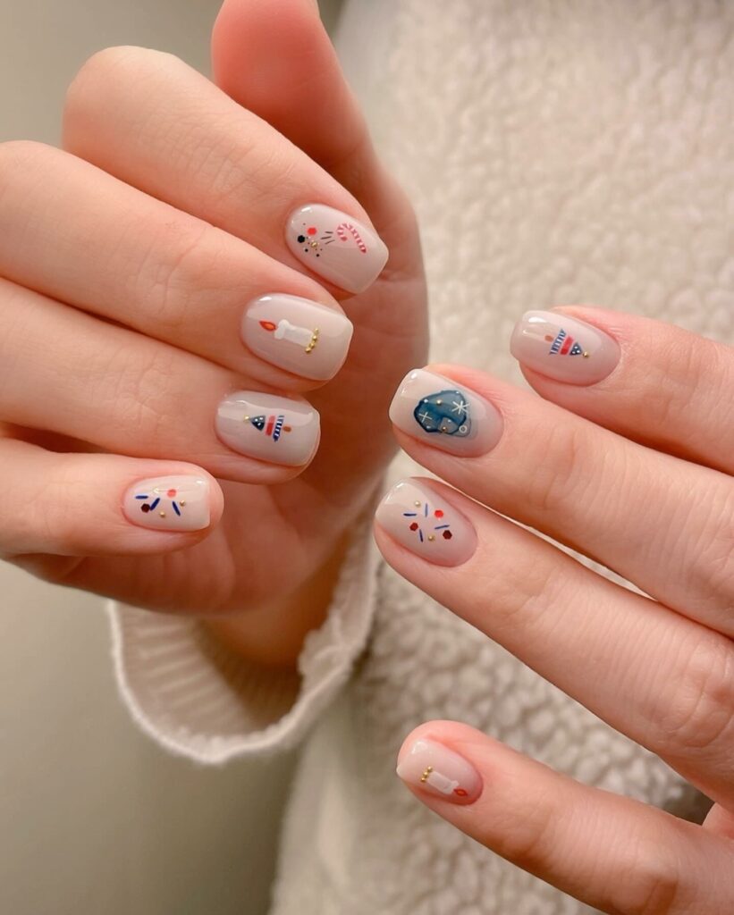 Mẫu nail tết với tone màu đỏ rực rỡ