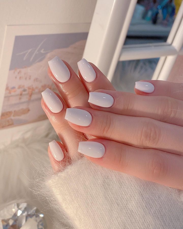 Mẫu nail tết với tone màu đỏ rực rỡ