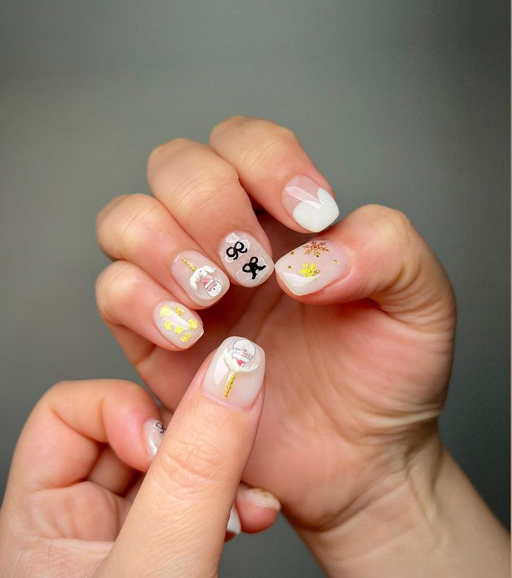 Mẫu nail tết với tone màu đỏ rực rỡ