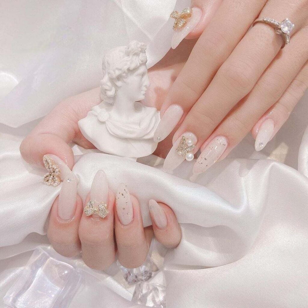 Nail sơn thạch trắng đơn giản